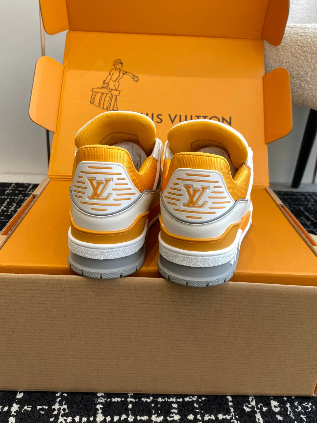 L Men's Sneakers