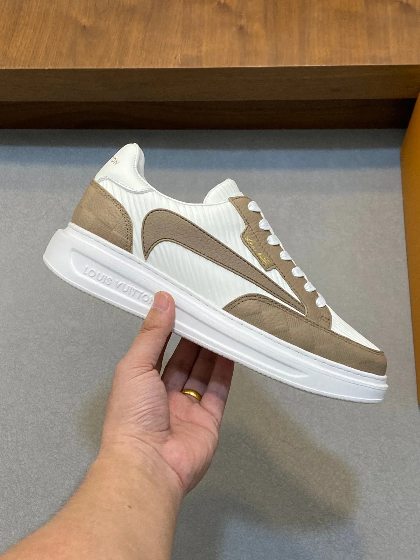 L Men's Classic Casual Sneakers