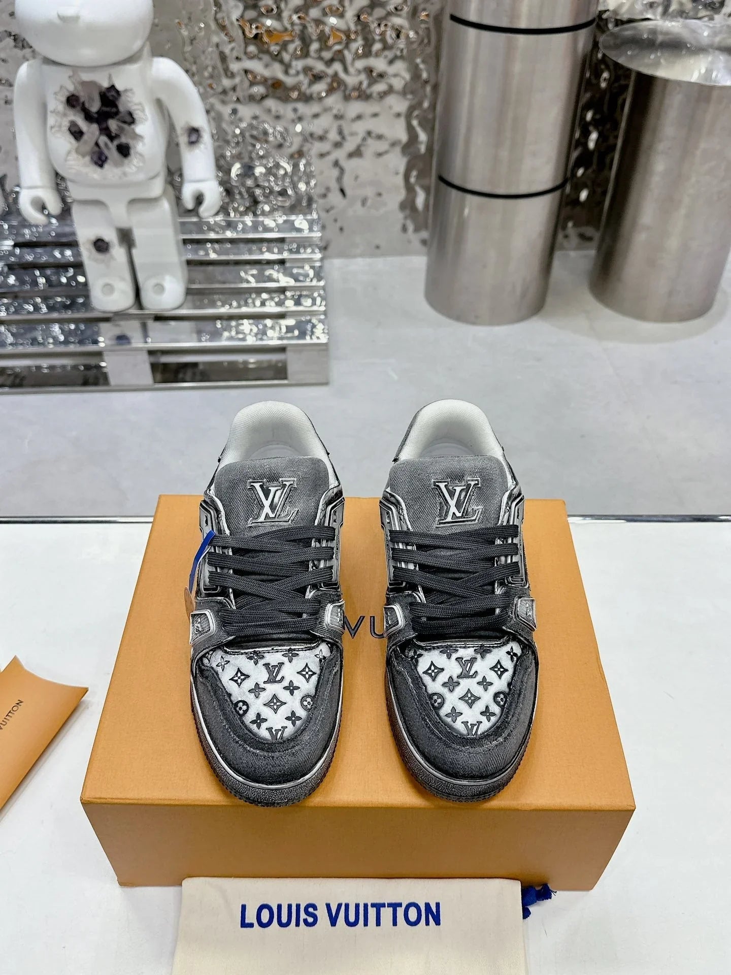 L Retro Basketball Sneakers