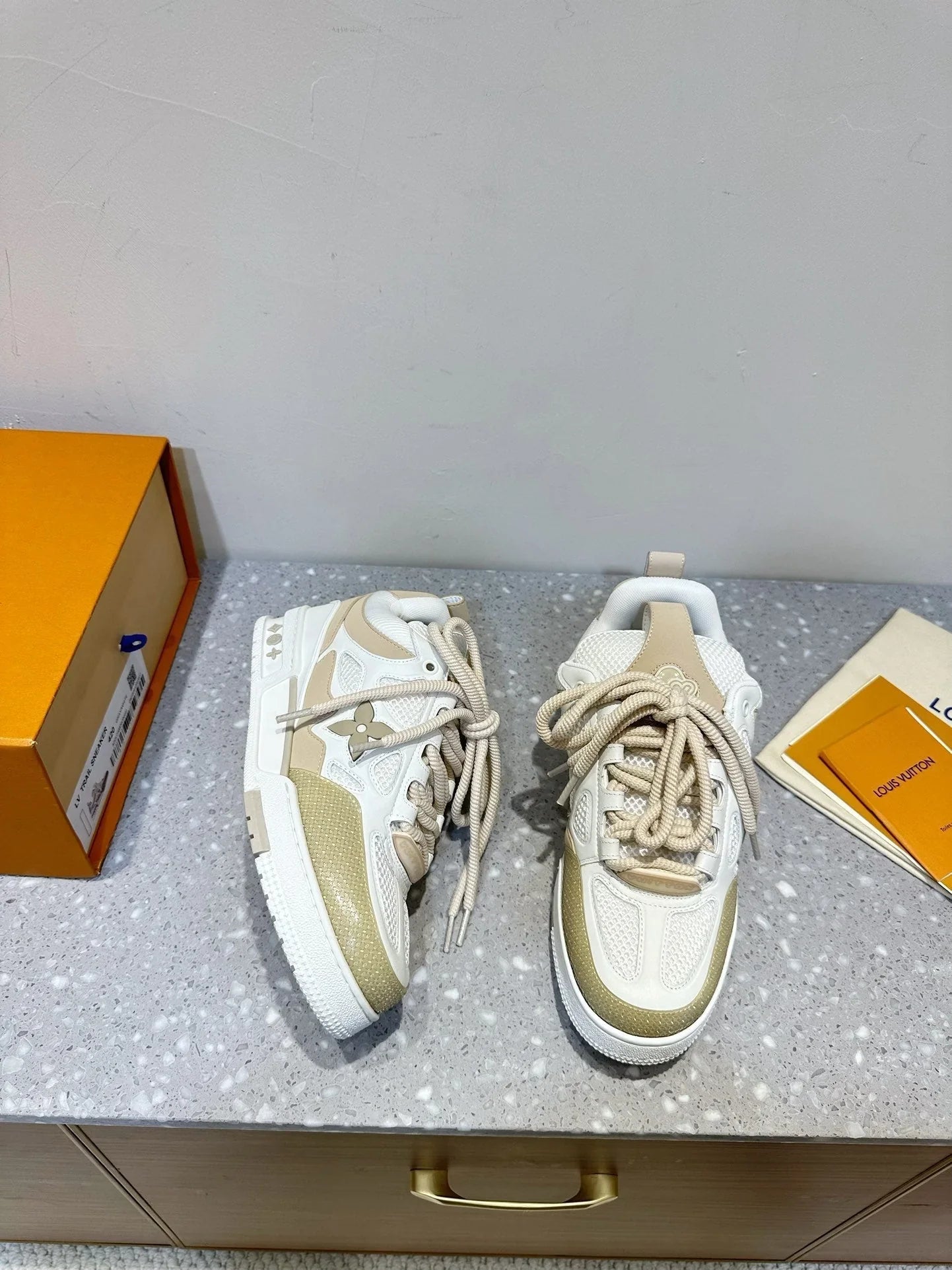 L Men's Sneakers