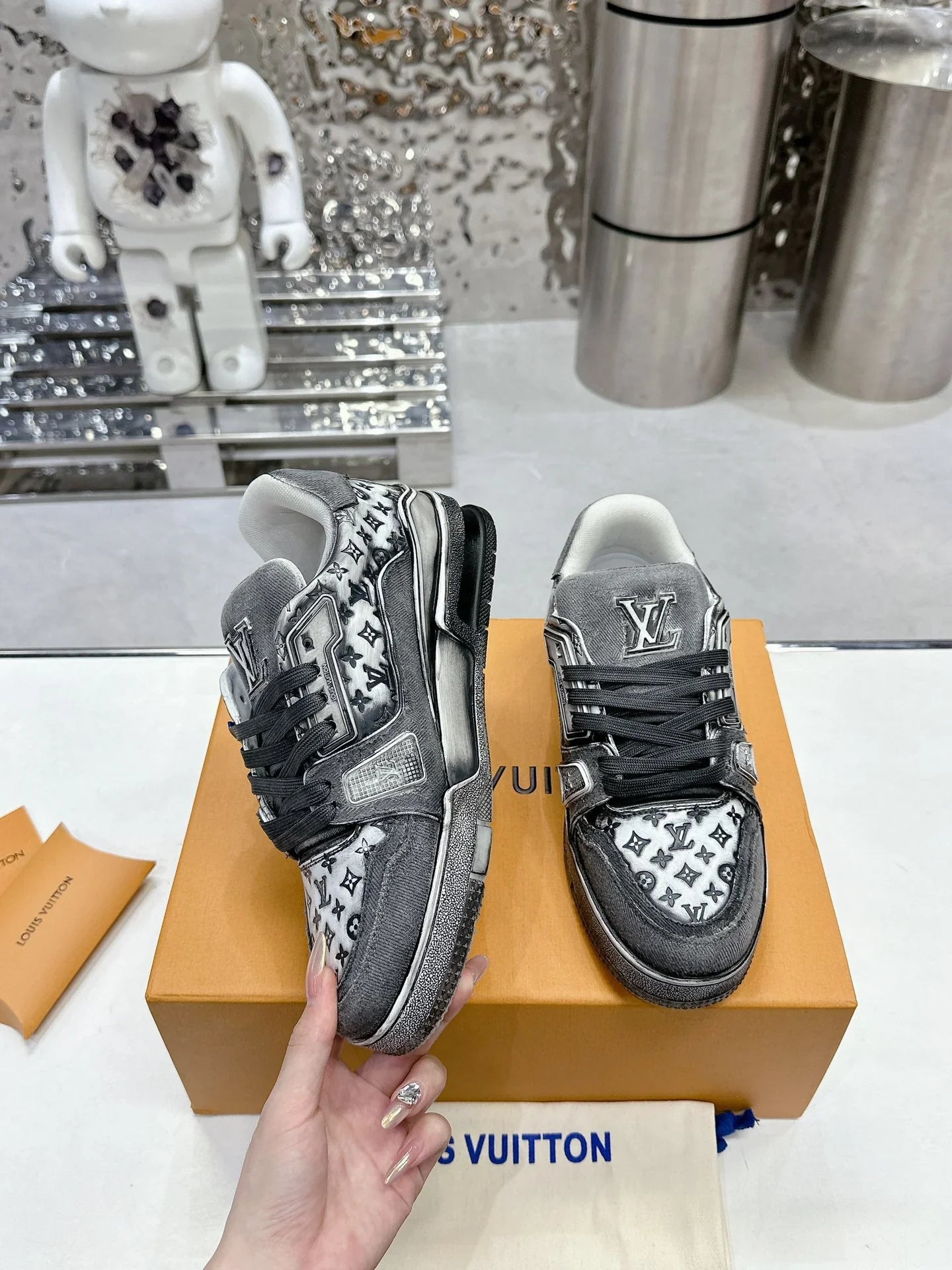 L Retro Basketball Sneakers